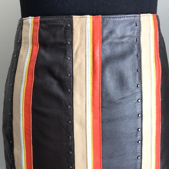 Danier vintage leather skirt, size 8. - Picture 4 of 8